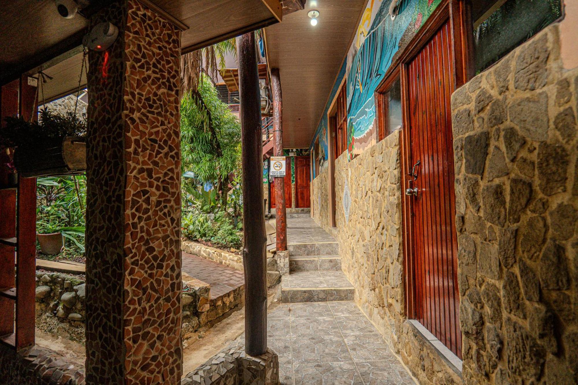 Costa Linda Art Hostel Manuel Antonio Exteriér fotografie