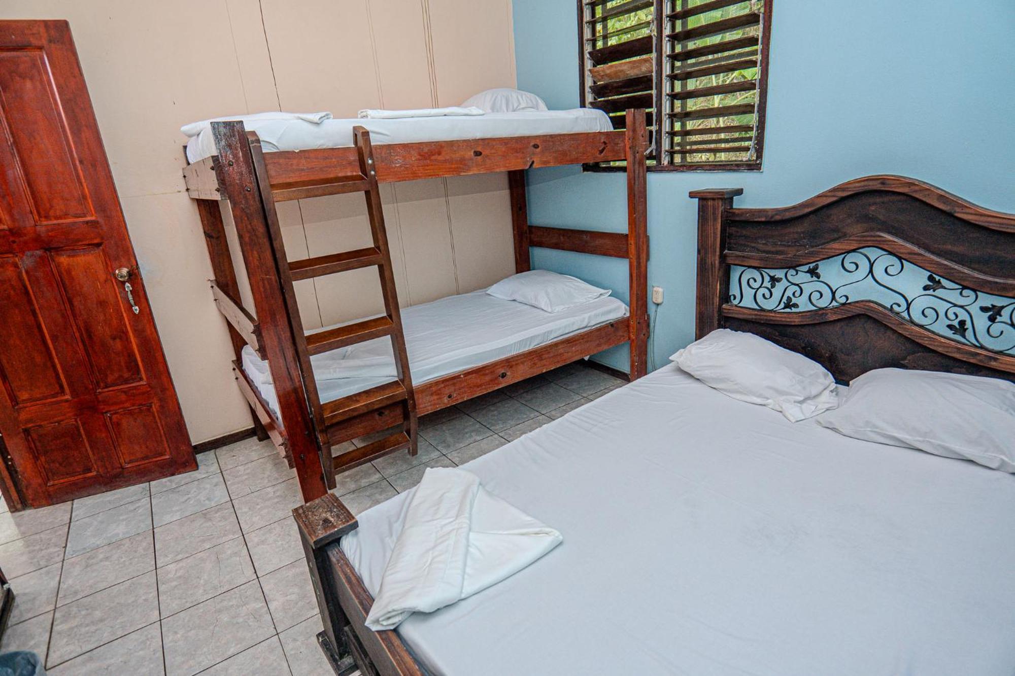 Costa Linda Art Hostel Manuel Antonio Exteriér fotografie